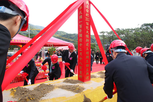 ��½����̨���뿪����һ¥����