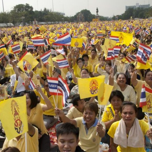 与红衫军不同,黄衫军代表的是中产