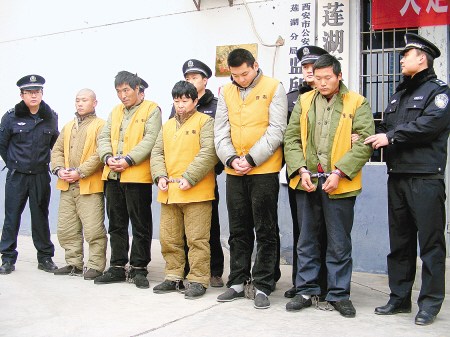 作案团伙杀人后抛尸深井 抢走银行卡狂刷160万元