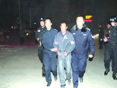 张珍学被警方带回霍邱