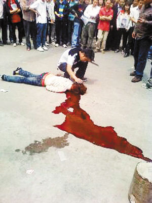 男子怀疑妻子出轨 将其砍死后自残身亡(图) - 朝闻天下 - 宁海在线