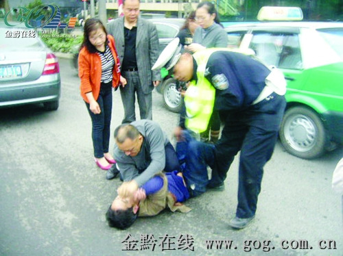 ���ӽ�ͷ������ȥײ��������ֹ��ȭ����ߣ�ͼ��