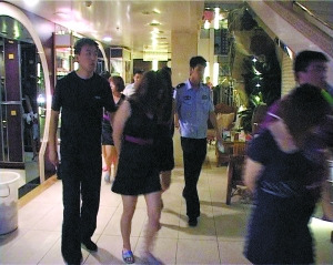 Ȩ���������顰���Ұ�Ħ����ʦ����ɫ��ȹ��ͼ��