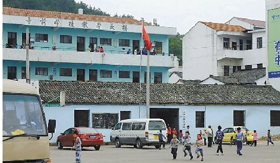 ���ӵ�ѧУ����ʦ������Ůѧ��δ�챻ץ��ͼ��