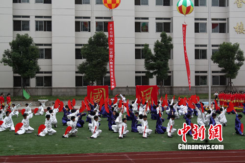 �Ͼ�Ů�Ӽ����ٰ������Ա�Ļ������ڣ�ͼ��