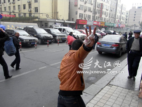 ������Ů�Ѳ��ӵ绰������ǮĿ���߳�������ǧ