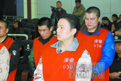 湖南一涉黑团伙受审 法庭上大哥小弟互不相认