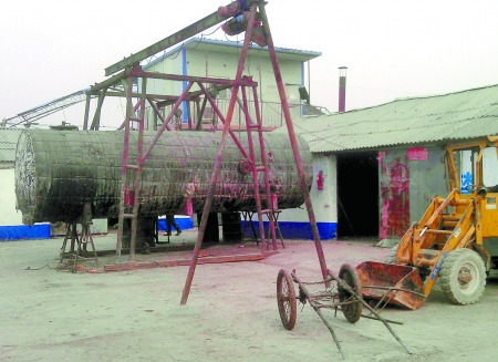 郑州涉黑团伙操纵泔水油回收1吨油提300元保护费