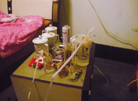 四川泸州两涉赌涉毒窝点被端网友卧底警方出击