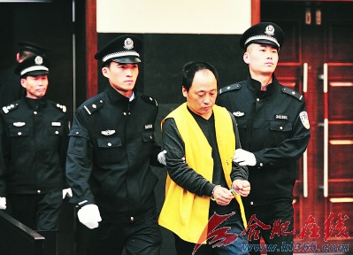 "协警被碾"案开审 检方指控被告犯故意伤害罪