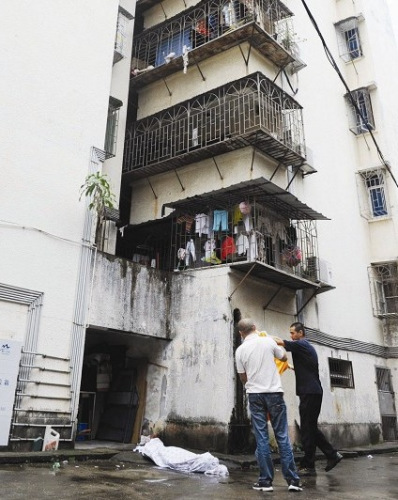 90后花季女孩坠楼身亡警方正在调查原因(图)