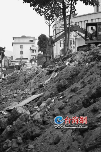 �����Ϻ�������Χǽ������Ѯ���˱�������ͼ��