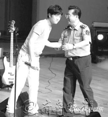 ��ĳĳ���ܺ��˱绤��ʦ����˫���ͽ⴫�ԣ�ͼ��