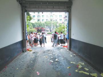 Ħ��˾��������ײ������������������ǰ��ֽ