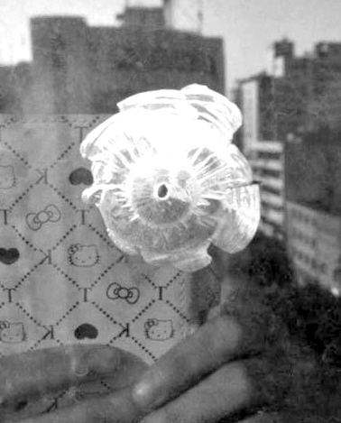 四川宜宾日报社疑遭枪击数日内接连发现弹孔(图)