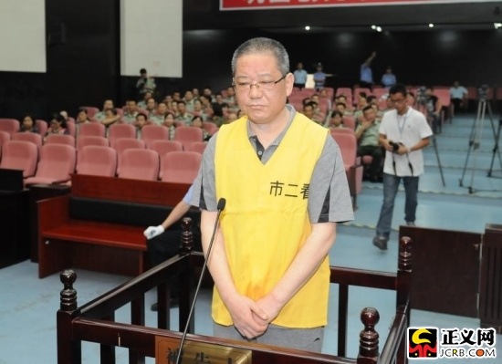 安徽萧县原县委书记毋保良受贿案一审开庭