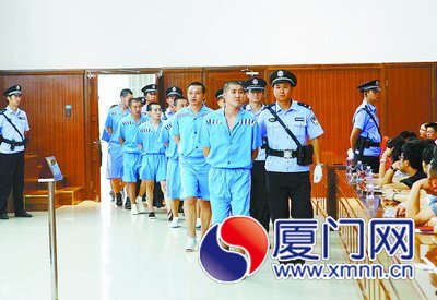 行骗    设点   诈骗集团往往在境外(如柬埔寨)别墅或酒店内设立窝点