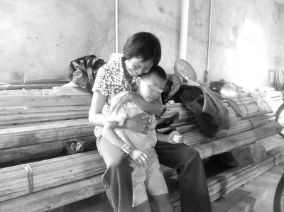 ����һ�帾���ԼҴ�����ǰ�����ɷ�Ź��ͼ��