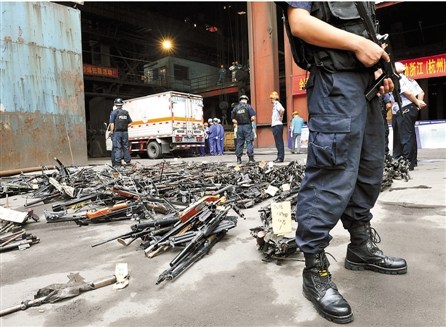 ����������Ӱ������װ���������ռ�����ǹ���̾�