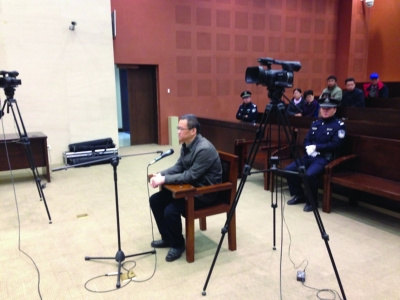 南京自来水厂原副总13年收162万昨日出庭受审