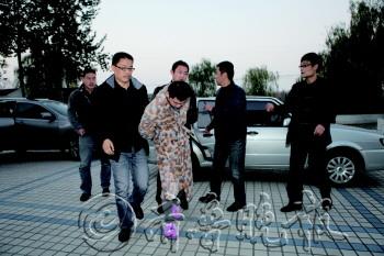 ������Ǯ�����������ѹ�˾ɱ��25��Ů���Ǳ��