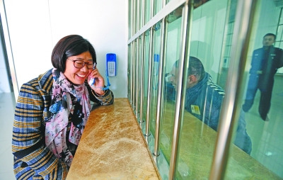 少年盗窃入狱无人探视 小学老师当7年"爱心妈妈"