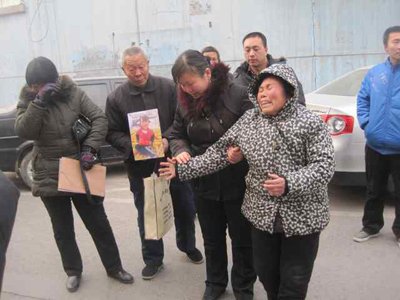 �ӱ�ƽɽͶ����һ��ͥ������ͯ����ʹ�ޣ�ͼ��