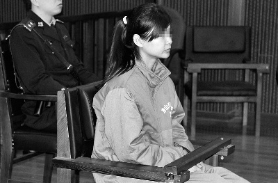 疑心男友带小三出国女医生编“诈弹”获刑半年