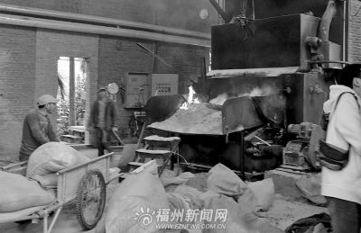 ��ֽ����̬�ȵ����º����ź�ˮ����Ҫ���ͣ