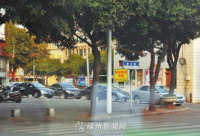 的哥正常行驶遭黑车司机围殴系争抢客源所致