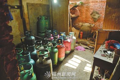 福州仓山捣毁“黑气”窝点查扣33个液化气罐