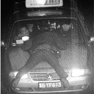 ���ڶ�ִ����Ա��쭳��⳵˾�����׳ƺܺ��