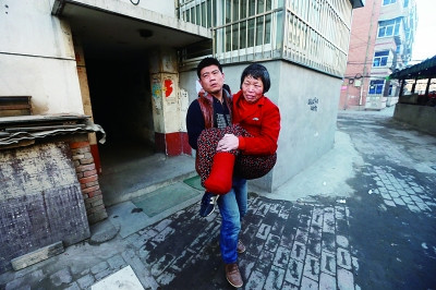 “河北抱婴案”二审开庭县政府坚称无信息公开