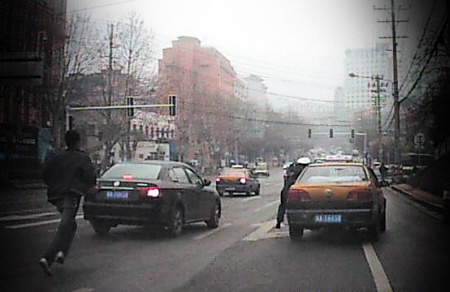 �����\��ײ�����ݽ�ǰ����ֹ��������150��Զ