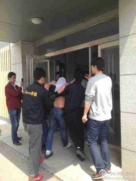 ������A��ͨ�����ӷ�ô�󻢱�ץ���ǹ���٣�ͼ��