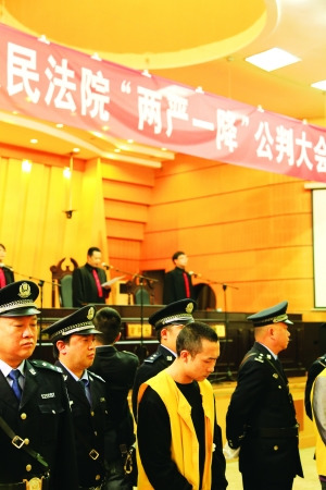 �����������н�������һ������9���������̣�ͼ��