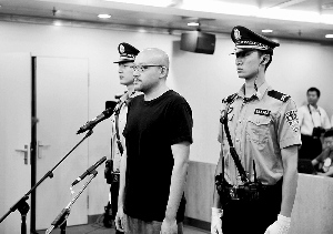 李代沫容留吸毒获刑9个月庭审现场略显紧张(图)