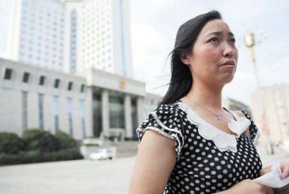 最高法:"唐慧女儿案"两被告人不予核准死刑