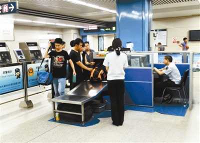 ��������������Ȼ�����˿ͷ�ӳ����������ܣ�ͼ��