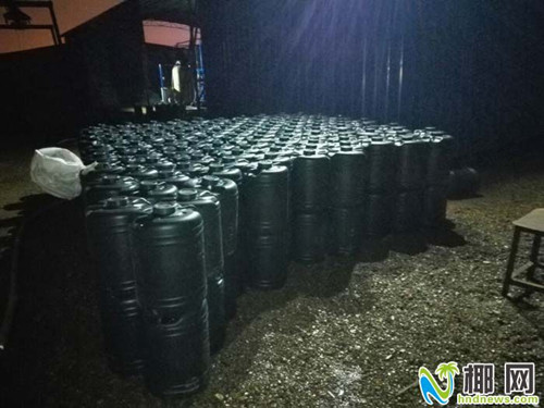 ����һ����͵͵�ӹ�Һ��ִ���������ɻ�Ӧ��û��