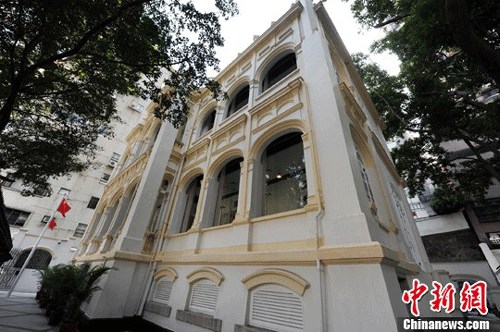 香港前特首办公室开放逾千市民冒寒风参观图