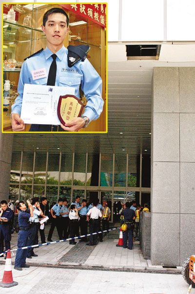 香港一警察新政府总部意外堕楼 港府高官探望(图)