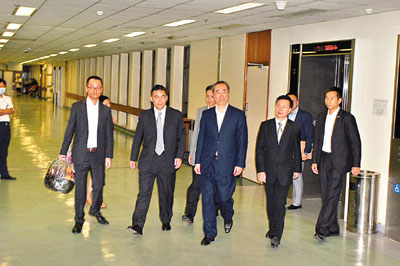 ��Ӣ�꿴����Ϯ���˾�Ա��������侲רҵ��ͼ��