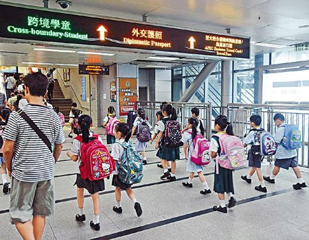 ��ۿ�ѧ�ղ����ޡ�����ֽ���羳ѧͯ��ѧ�ѣ�ͼ��