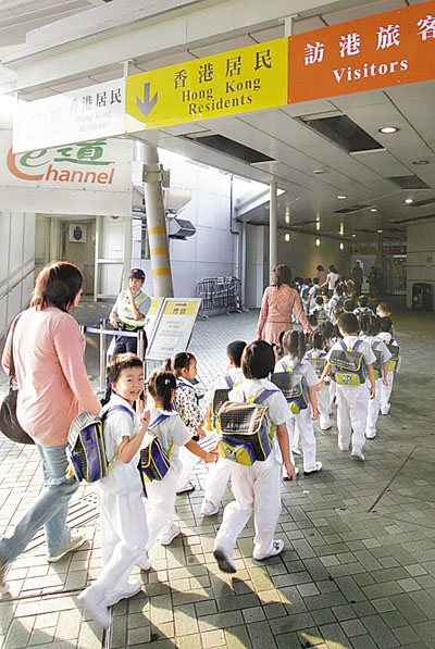 ���ڿ羳ѧͯ��ķ�������ǽ����ҳ���ͣ�ο���