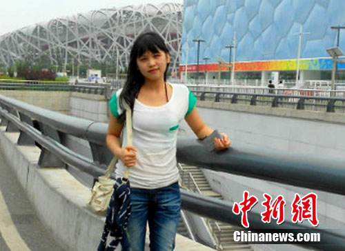 郭思远摄   当中新网记者问到有关香港女生是否拜金的问题时,张小慧如