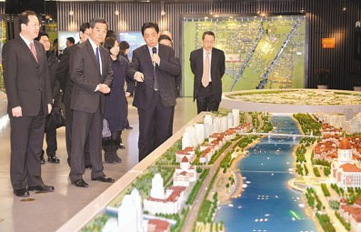 梁振英:香港不缺土地未来要让港人住得更宽敞