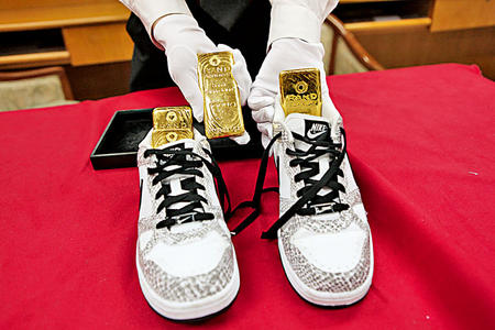 �������Ь�ײ�8��ƽ𴳹ز��ĳ��ر�ʶ�ƣ�ͼ��