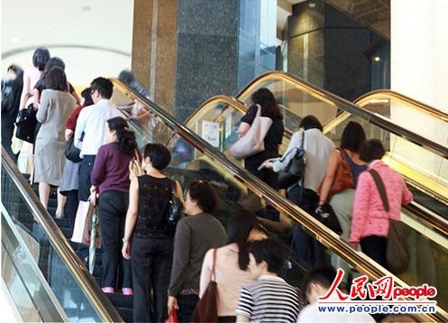 ���ʣŮ��н��ְȴ�ڻ���ǰ����������ͼ��