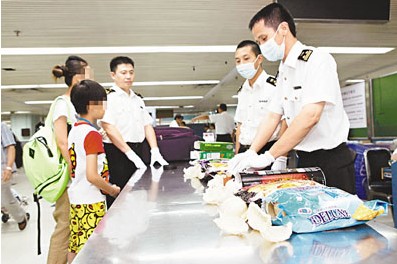 ��Ԫ���Ѽ�ð��Ƭ��Ů�����ڴ��ر��ز飨ͼ��